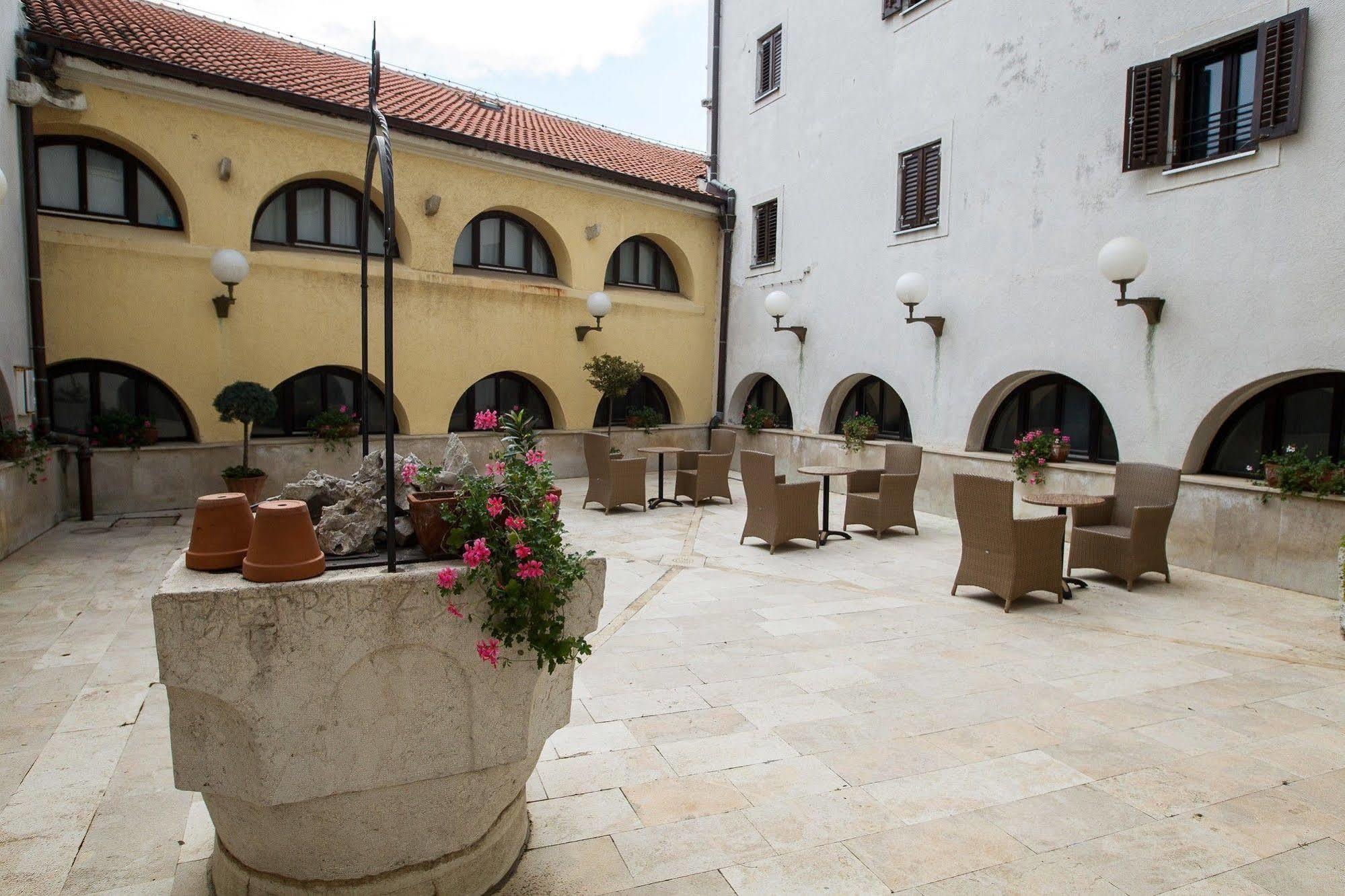 Hotel Kastel ツリクヴェニツァ エクステリア 写真
