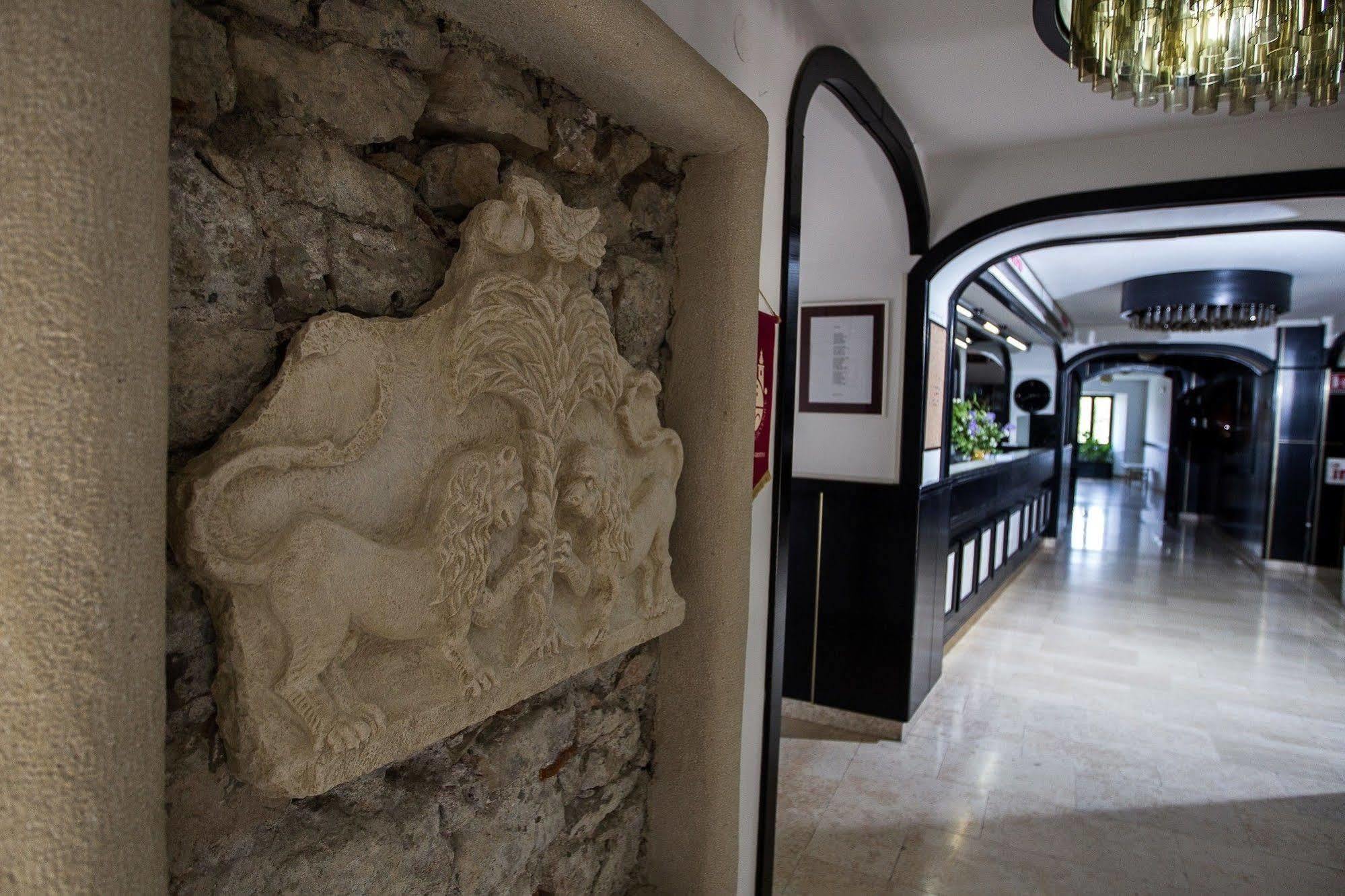 Hotel Kastel ツリクヴェニツァ エクステリア 写真