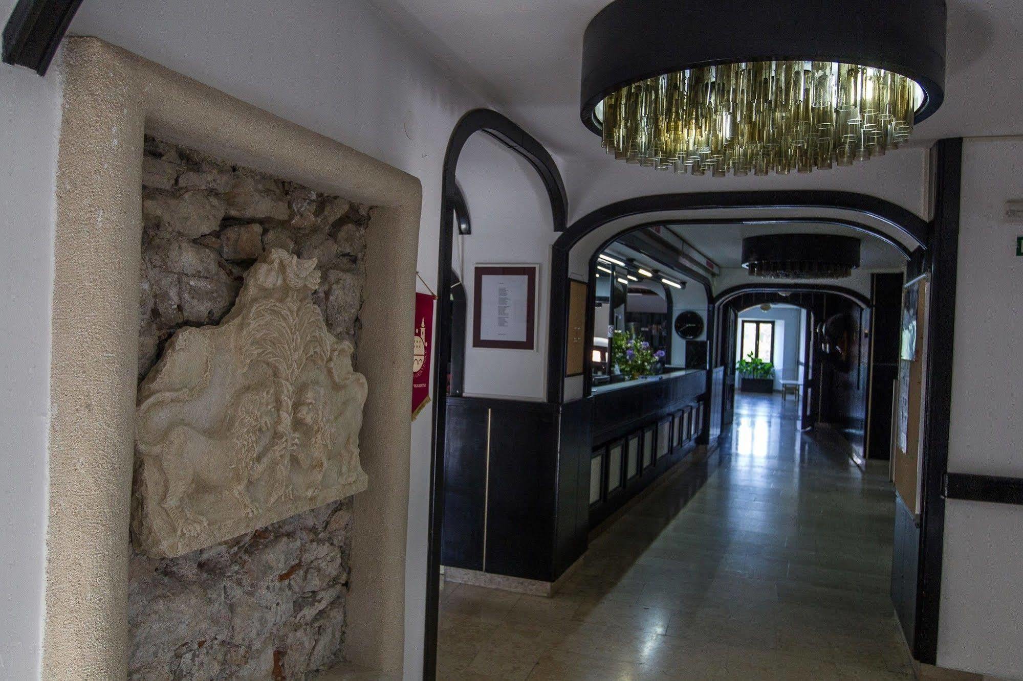 Hotel Kastel ツリクヴェニツァ エクステリア 写真