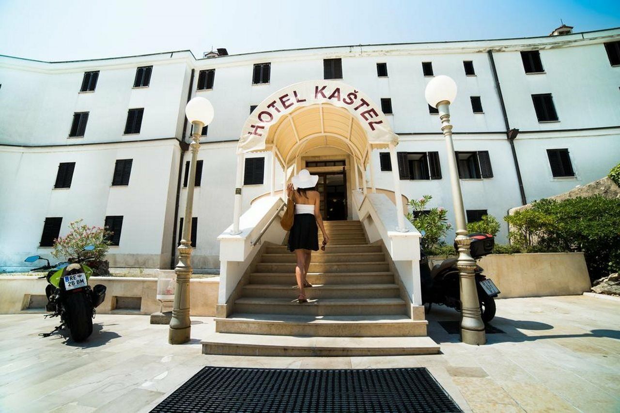 Hotel Kastel ツリクヴェニツァ エクステリア 写真
